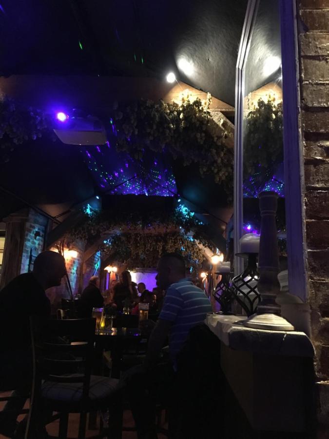 Tiger Inn บริดพอร์ต ภายนอก รูปภาพ